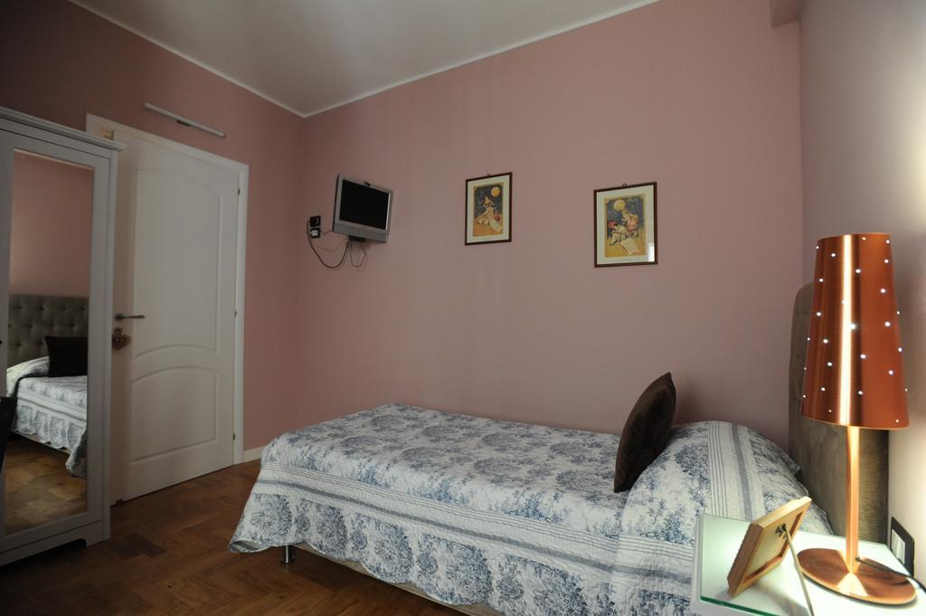 B&B Aurora Domus D'A-Mare 佩萨罗 客房 照片