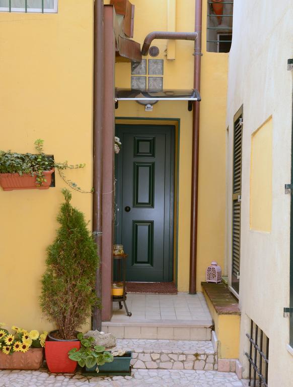 B&B Aurora Domus D'A-Mare 佩萨罗 外观 照片