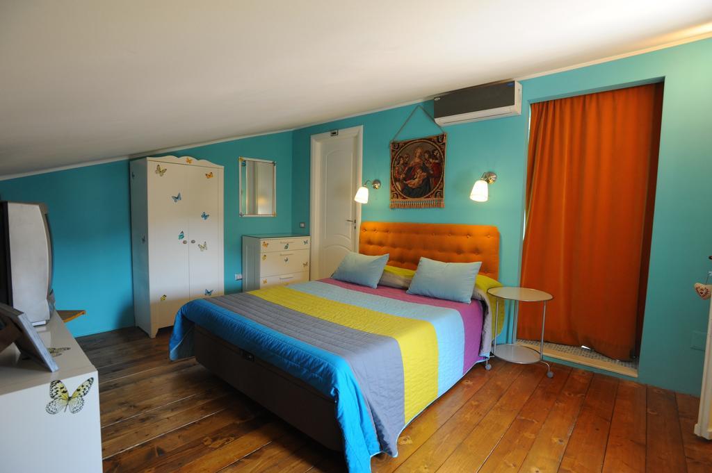 B&B Aurora Domus D'A-Mare 佩萨罗 外观 照片