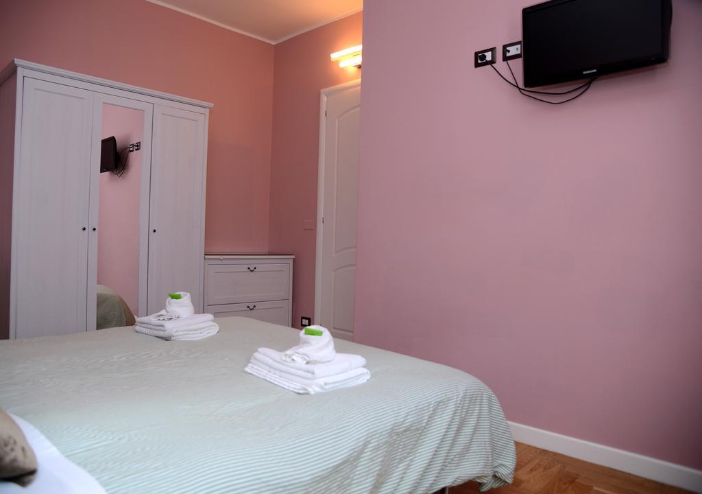 B&B Aurora Domus D'A-Mare 佩萨罗 外观 照片